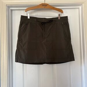 Athleta Chelsea Cargo Skort with Drawstring - Olive Green, 14